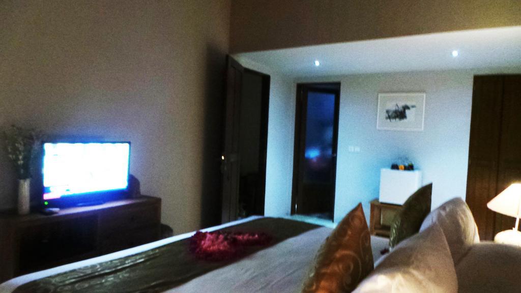 วิลลา เกมูนิง Hotel เตกากาลัง ภายนอก รูปภาพ