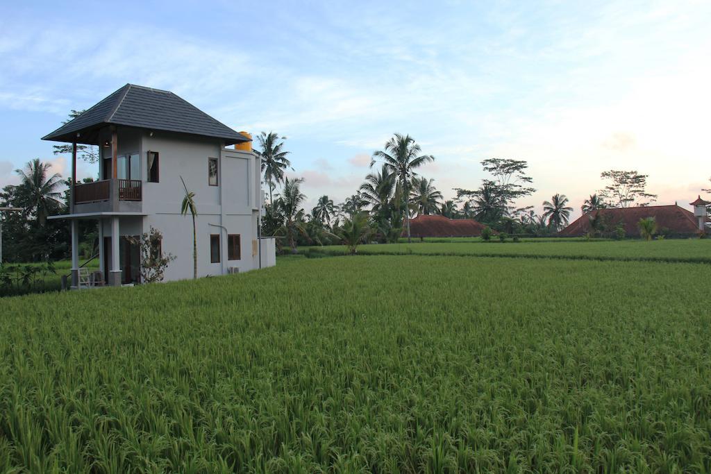 วิลลา เกมูนิง Hotel เตกากาลัง ภายนอก รูปภาพ