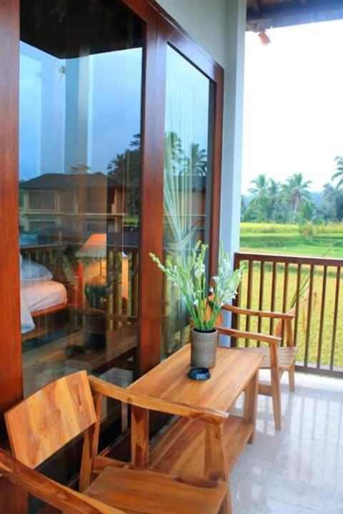 วิลลา เกมูนิง Hotel เตกากาลัง ภายนอก รูปภาพ
