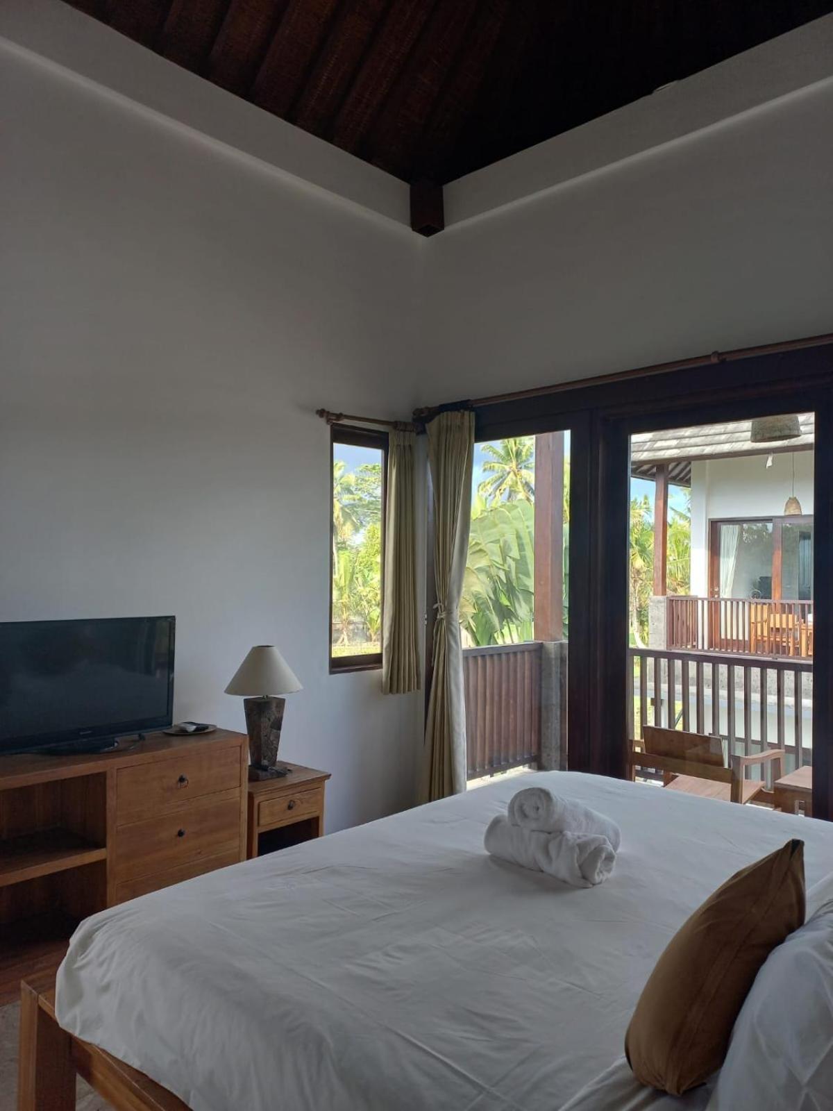 วิลลา เกมูนิง Hotel เตกากาลัง ภายนอก รูปภาพ
