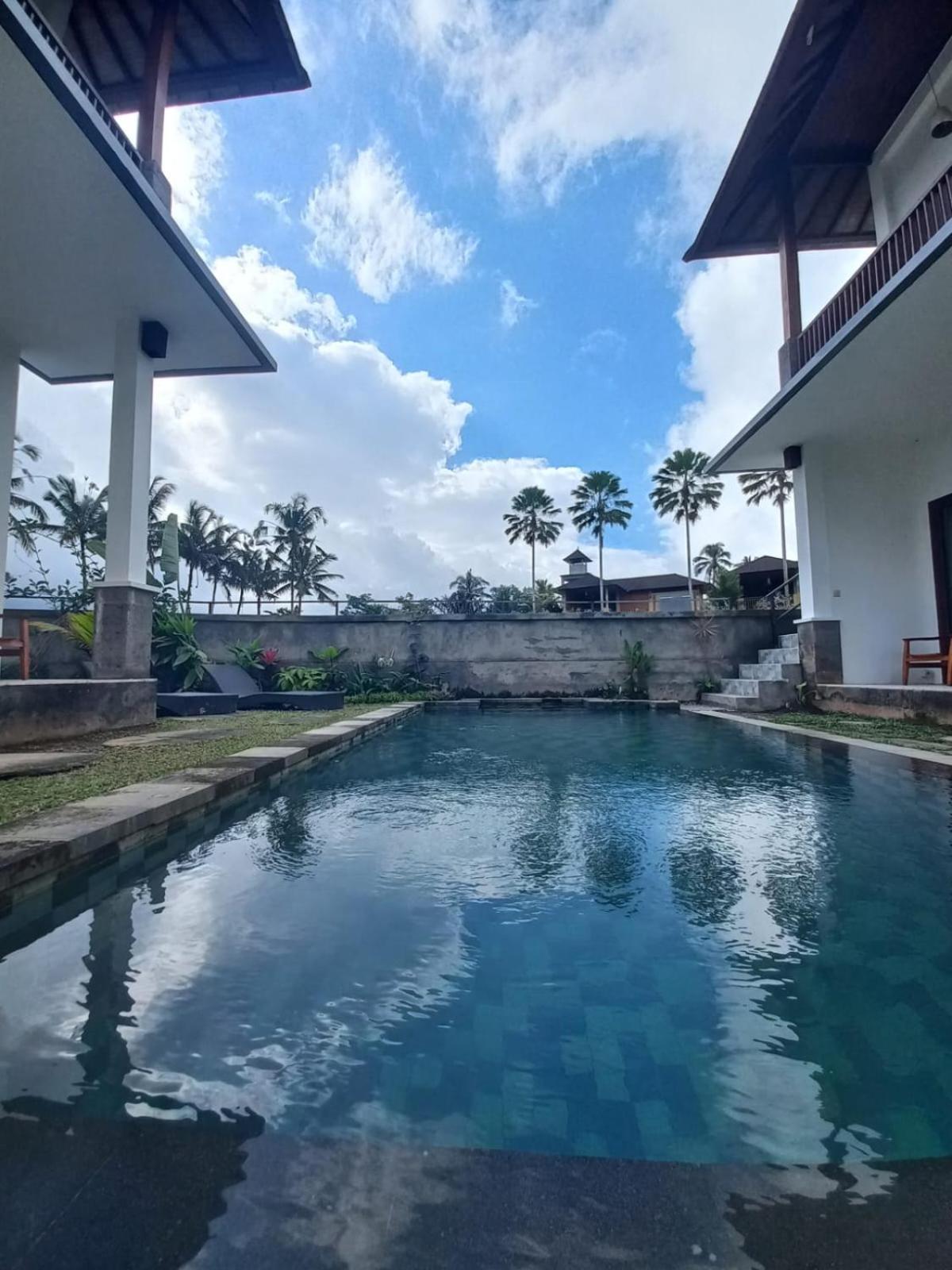 วิลลา เกมูนิง Hotel เตกากาลัง ภายนอก รูปภาพ