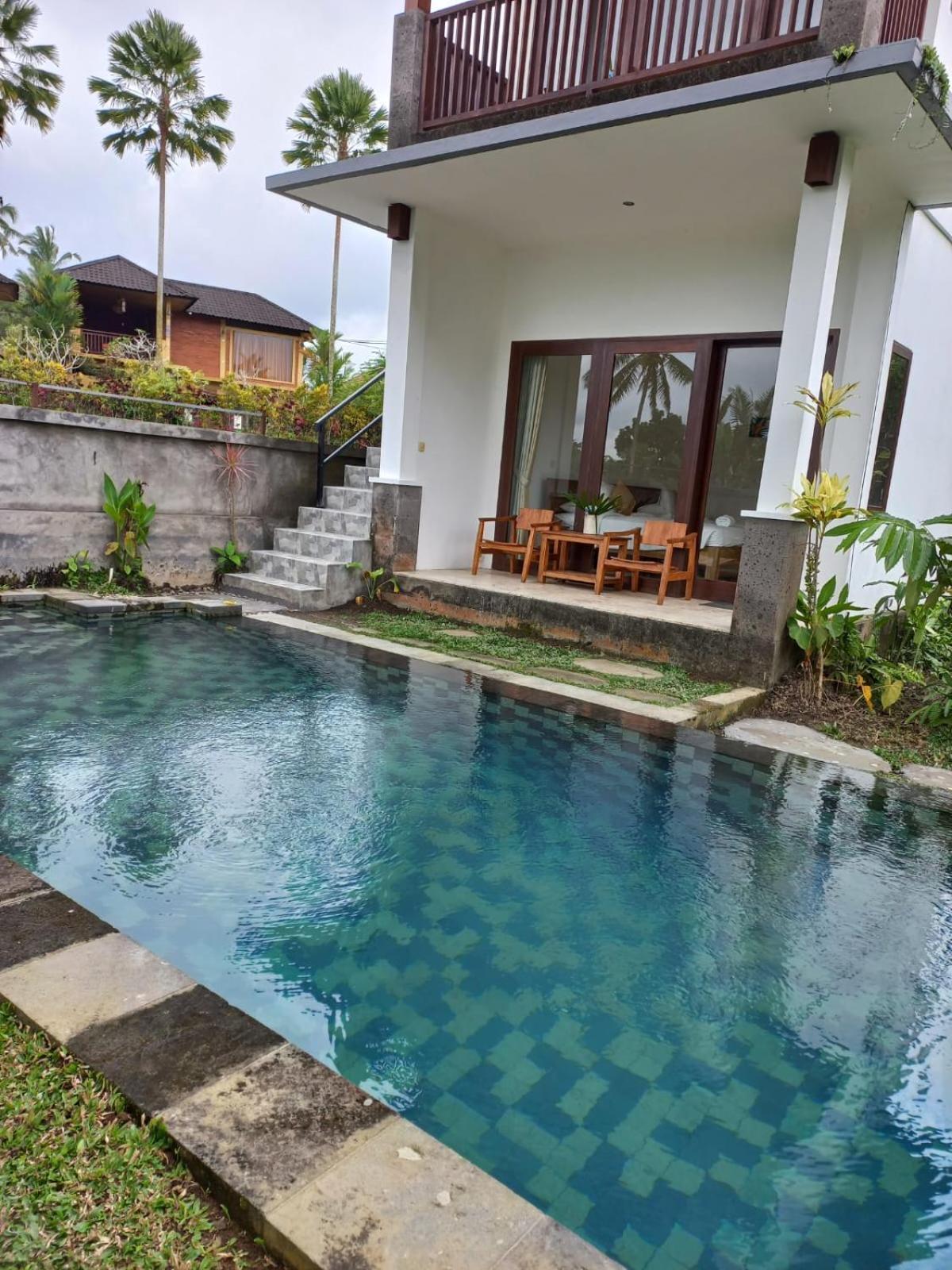 วิลลา เกมูนิง Hotel เตกากาลัง ภายนอก รูปภาพ