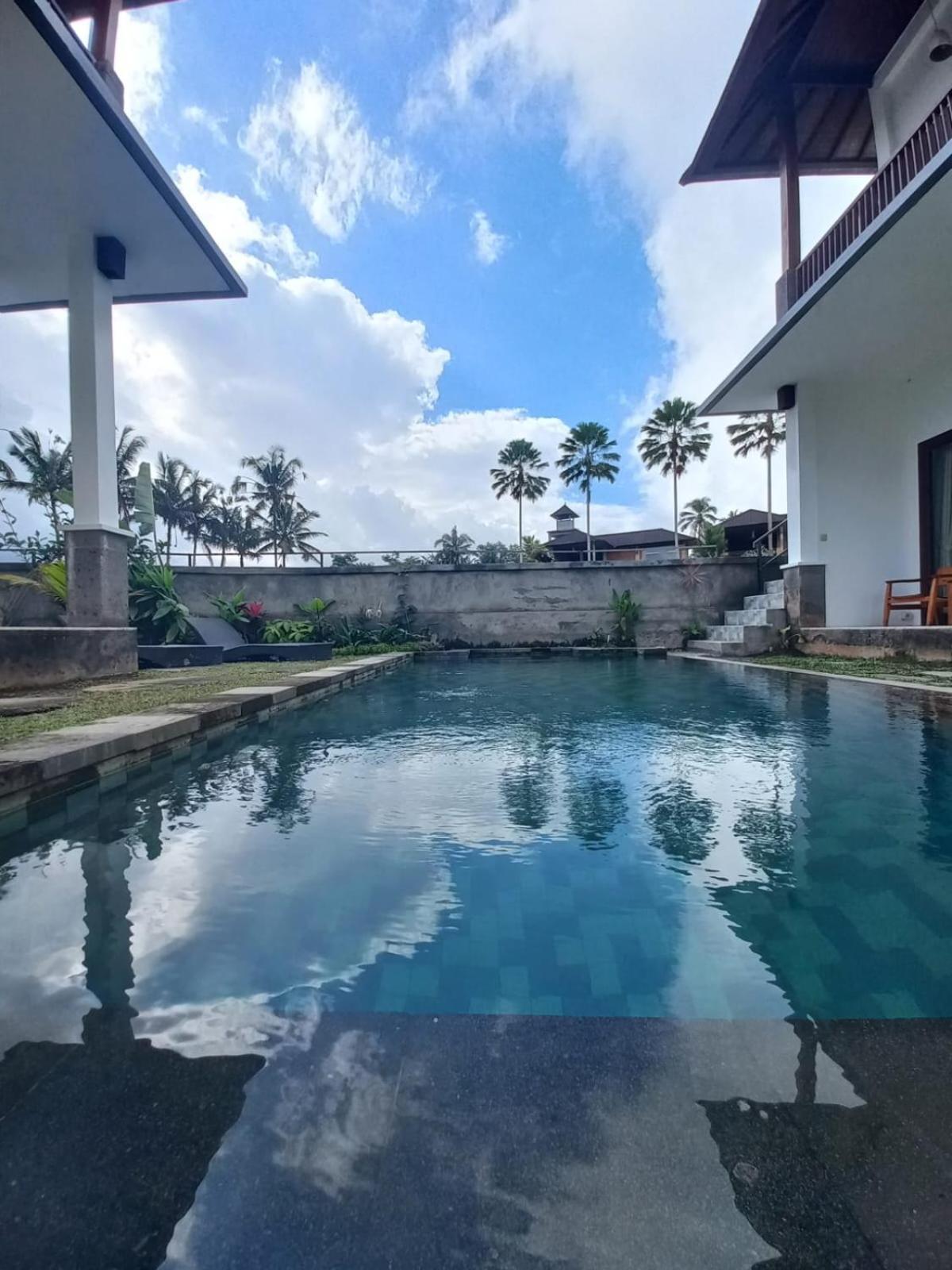 วิลลา เกมูนิง Hotel เตกากาลัง ภายนอก รูปภาพ