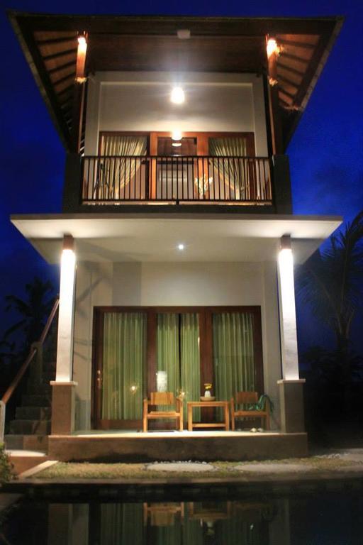 วิลลา เกมูนิง Hotel เตกากาลัง ภายนอก รูปภาพ