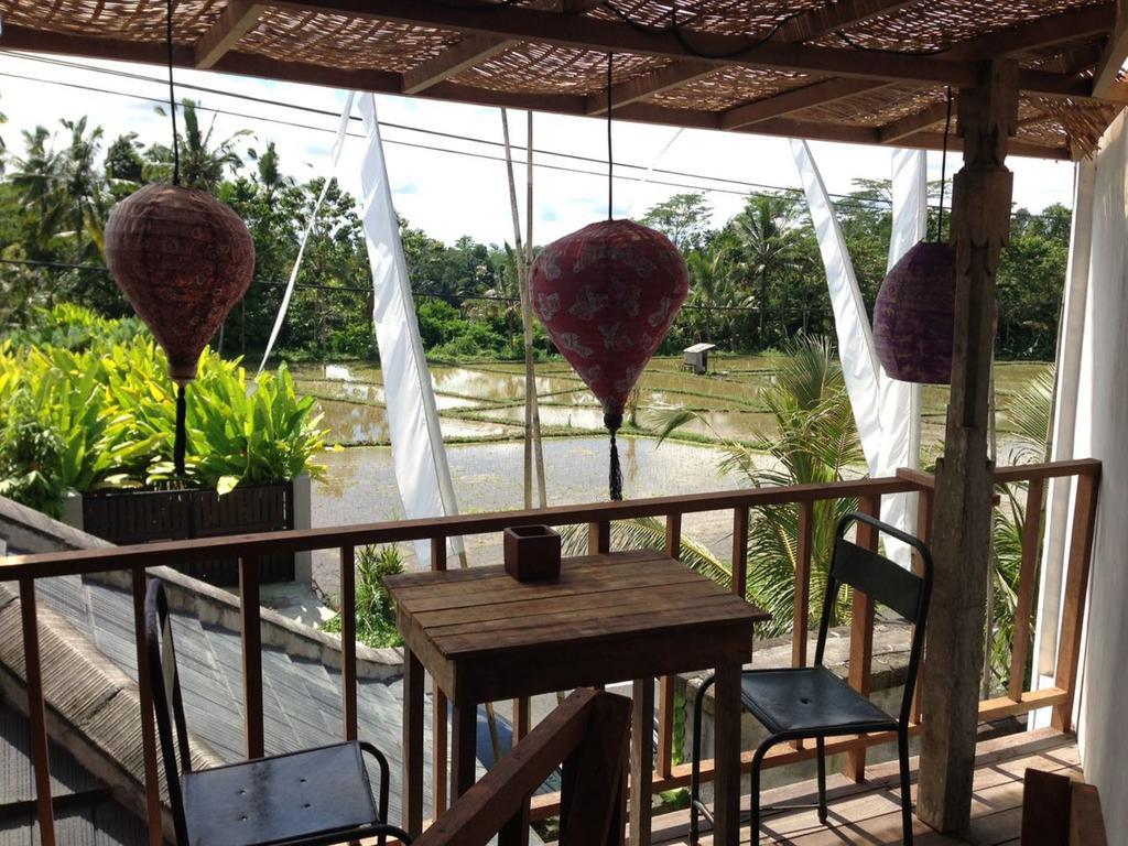 วิลลา เกมูนิง Hotel เตกากาลัง ภายนอก รูปภาพ