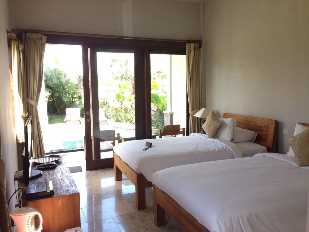 วิลลา เกมูนิง Hotel เตกากาลัง ภายนอก รูปภาพ