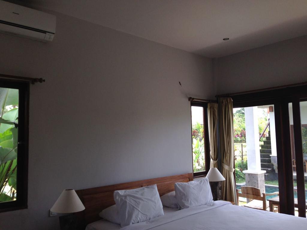 วิลลา เกมูนิง Hotel เตกากาลัง ภายนอก รูปภาพ