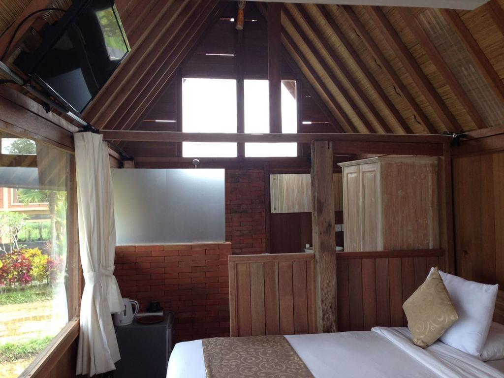 วิลลา เกมูนิง Hotel เตกากาลัง ภายนอก รูปภาพ