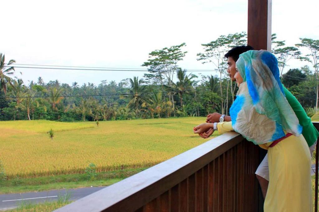 วิลลา เกมูนิง Hotel เตกากาลัง ภายนอก รูปภาพ