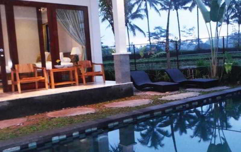 วิลลา เกมูนิง Hotel เตกากาลัง ภายนอก รูปภาพ