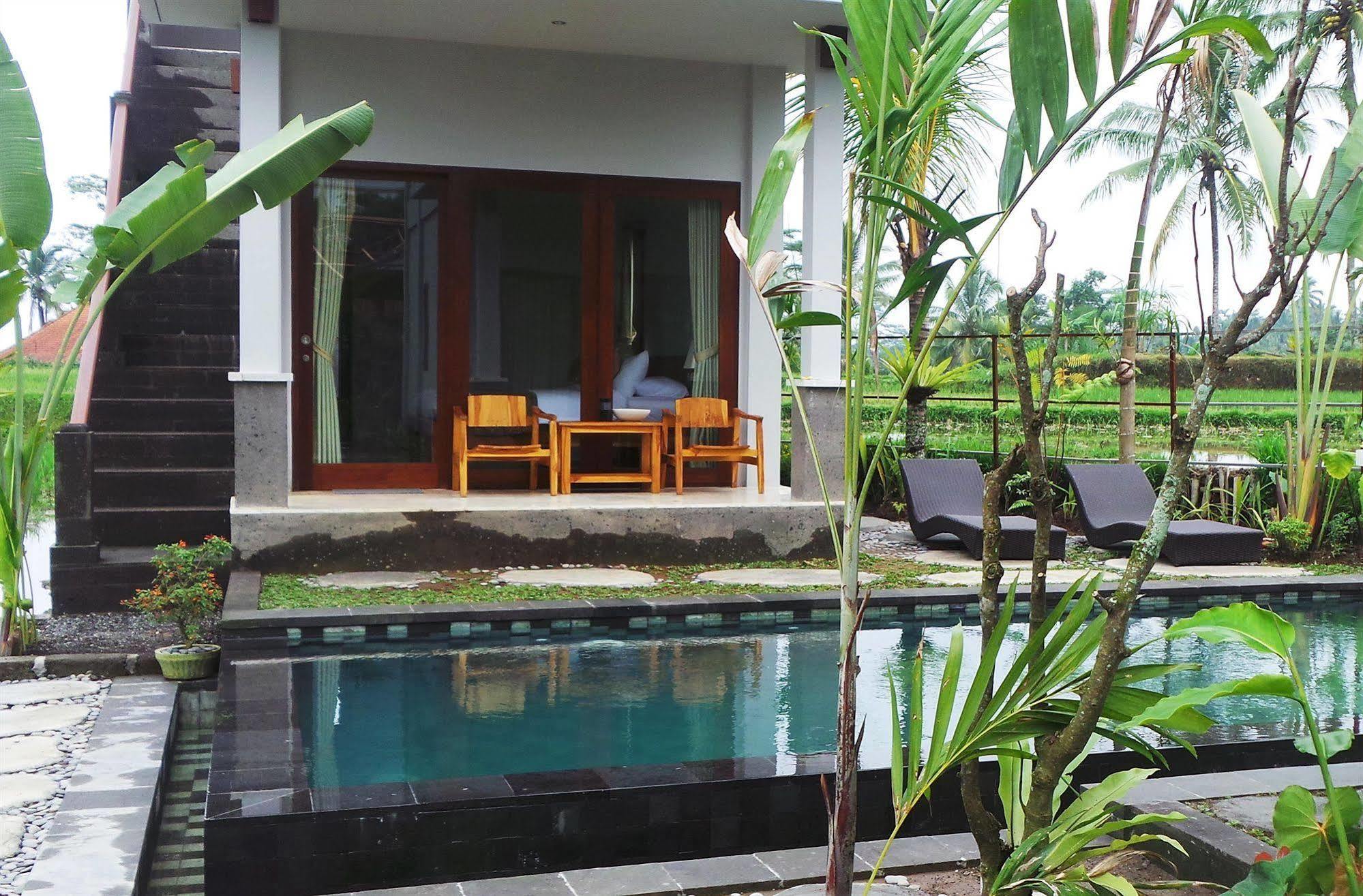 วิลลา เกมูนิง Hotel เตกากาลัง ภายนอก รูปภาพ